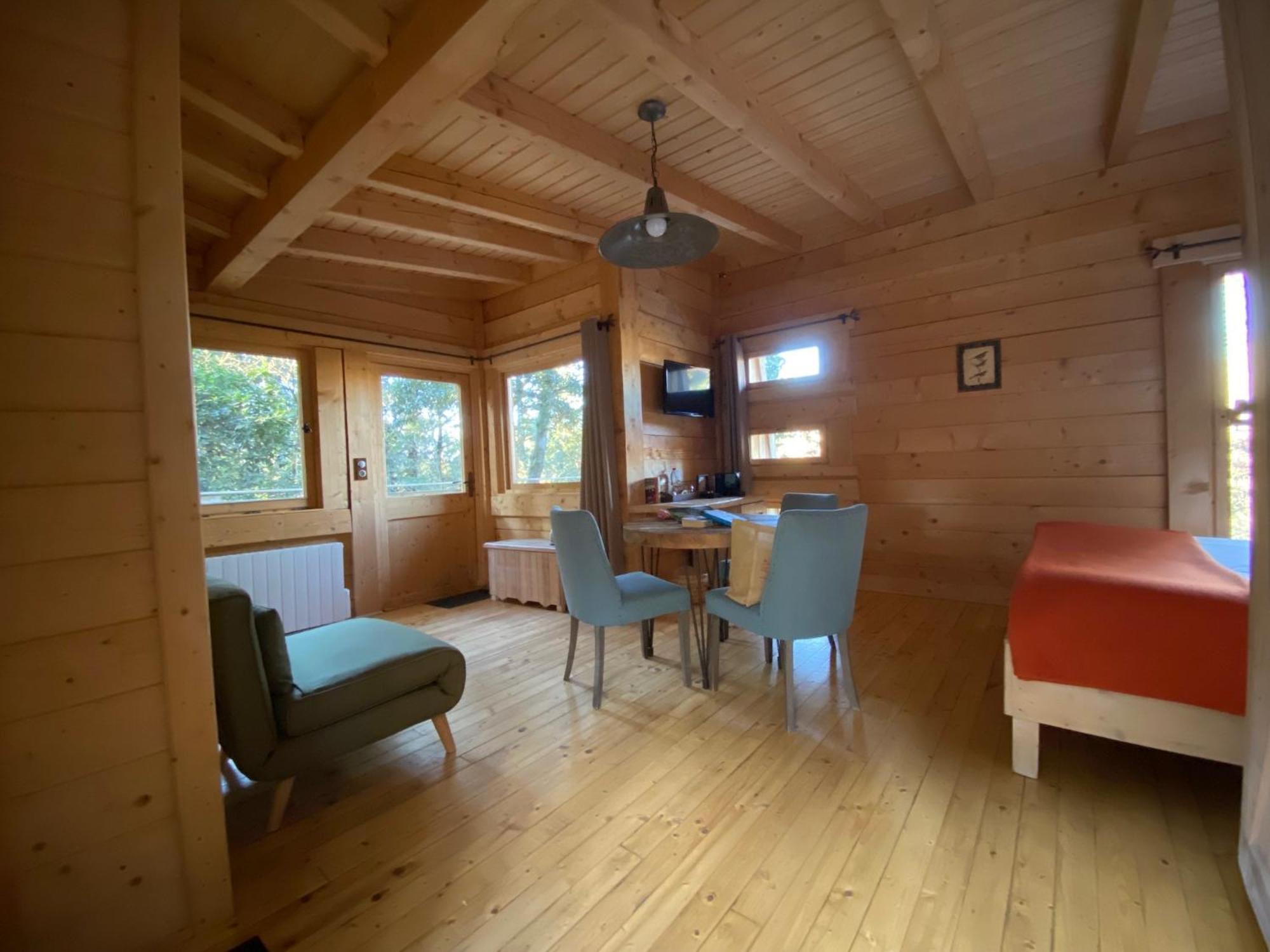 Les Cabanes Dans Les Bois Logis Hotel Villedubert Bagian luar foto