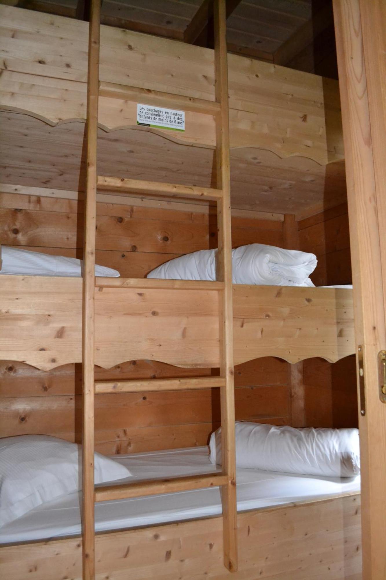 Les Cabanes Dans Les Bois Logis Hotel Villedubert Bagian luar foto