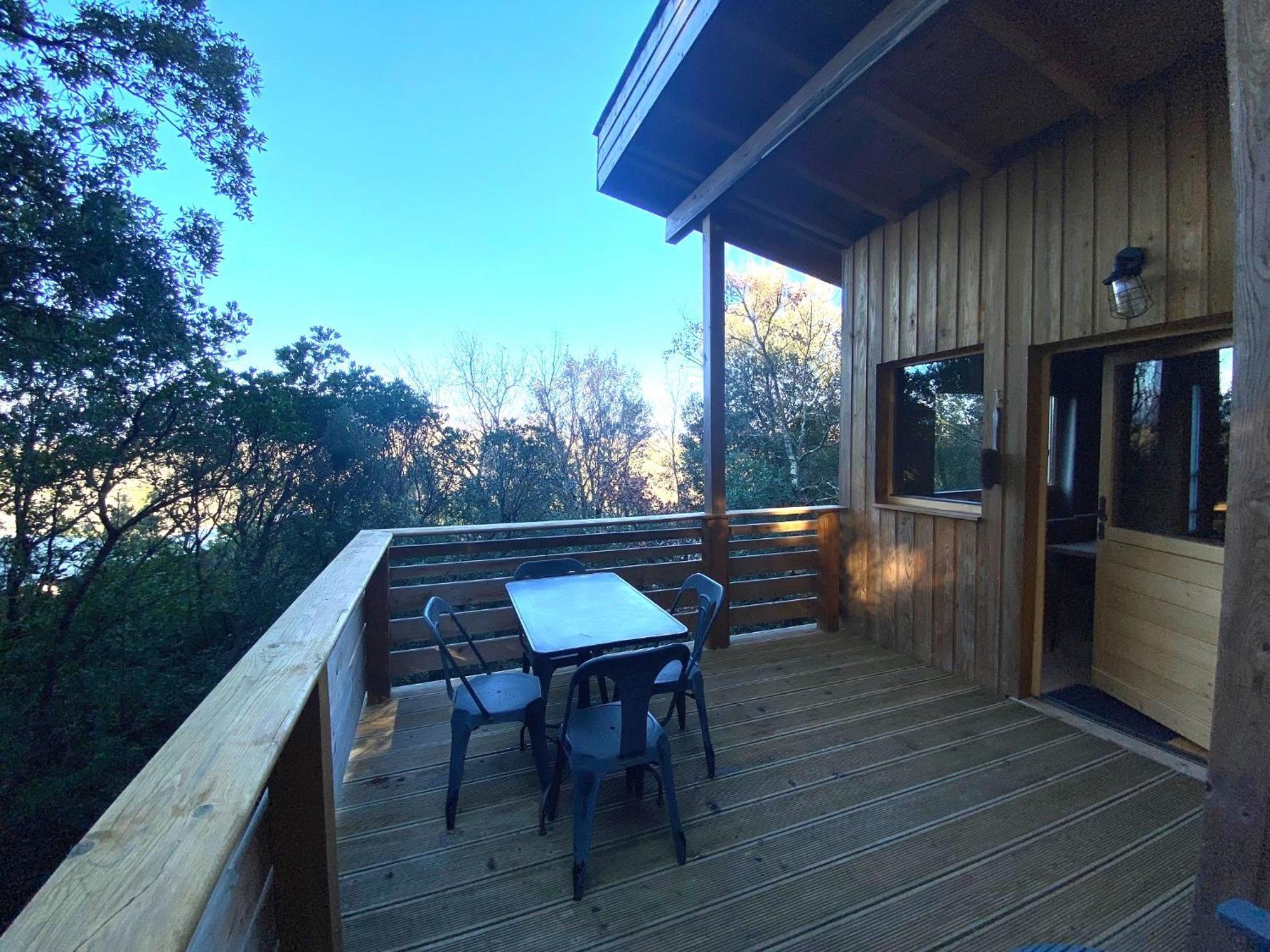Les Cabanes Dans Les Bois Logis Hotel Villedubert Bagian luar foto