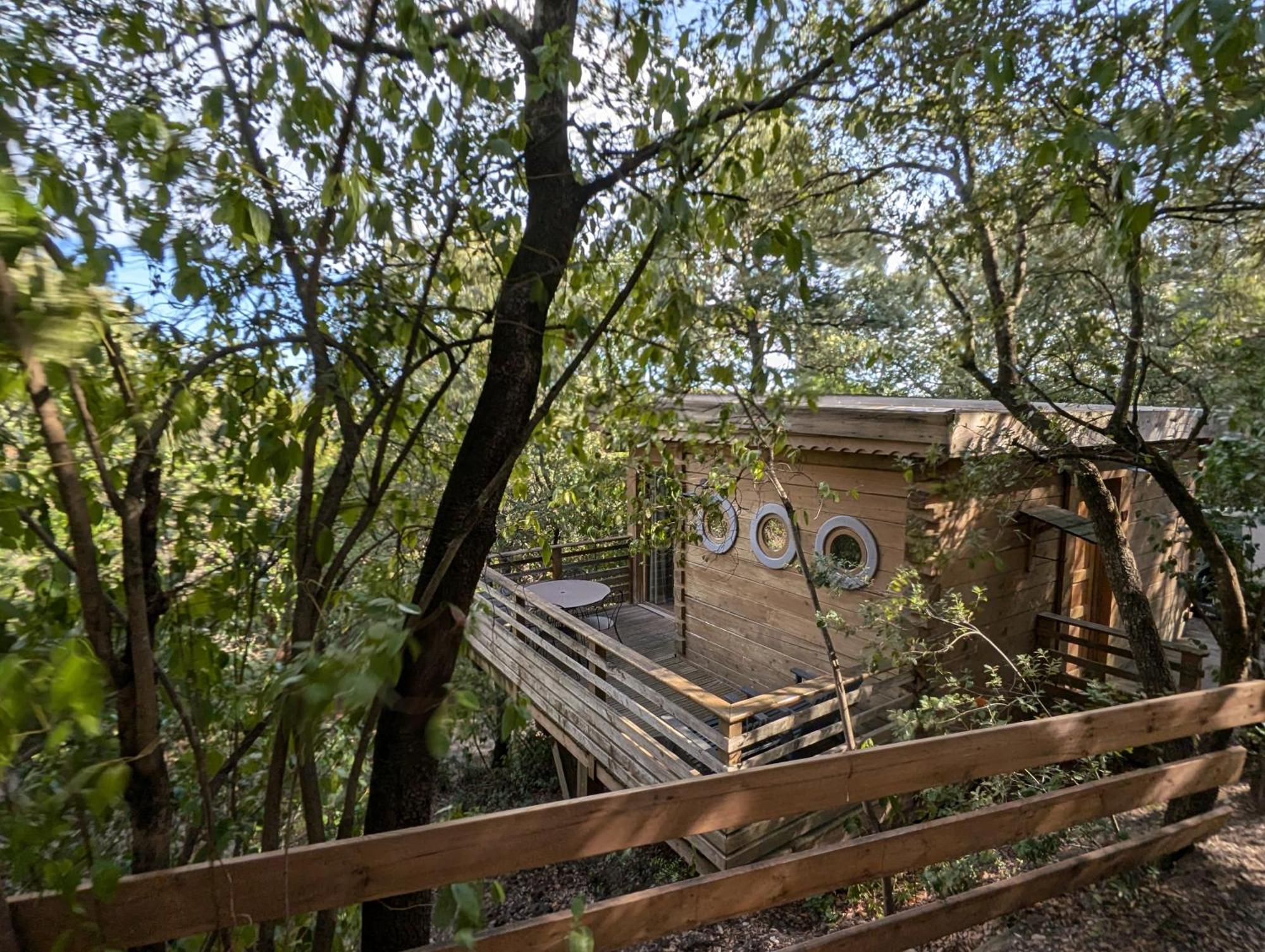 Les Cabanes Dans Les Bois Logis Hotel Villedubert Bagian luar foto