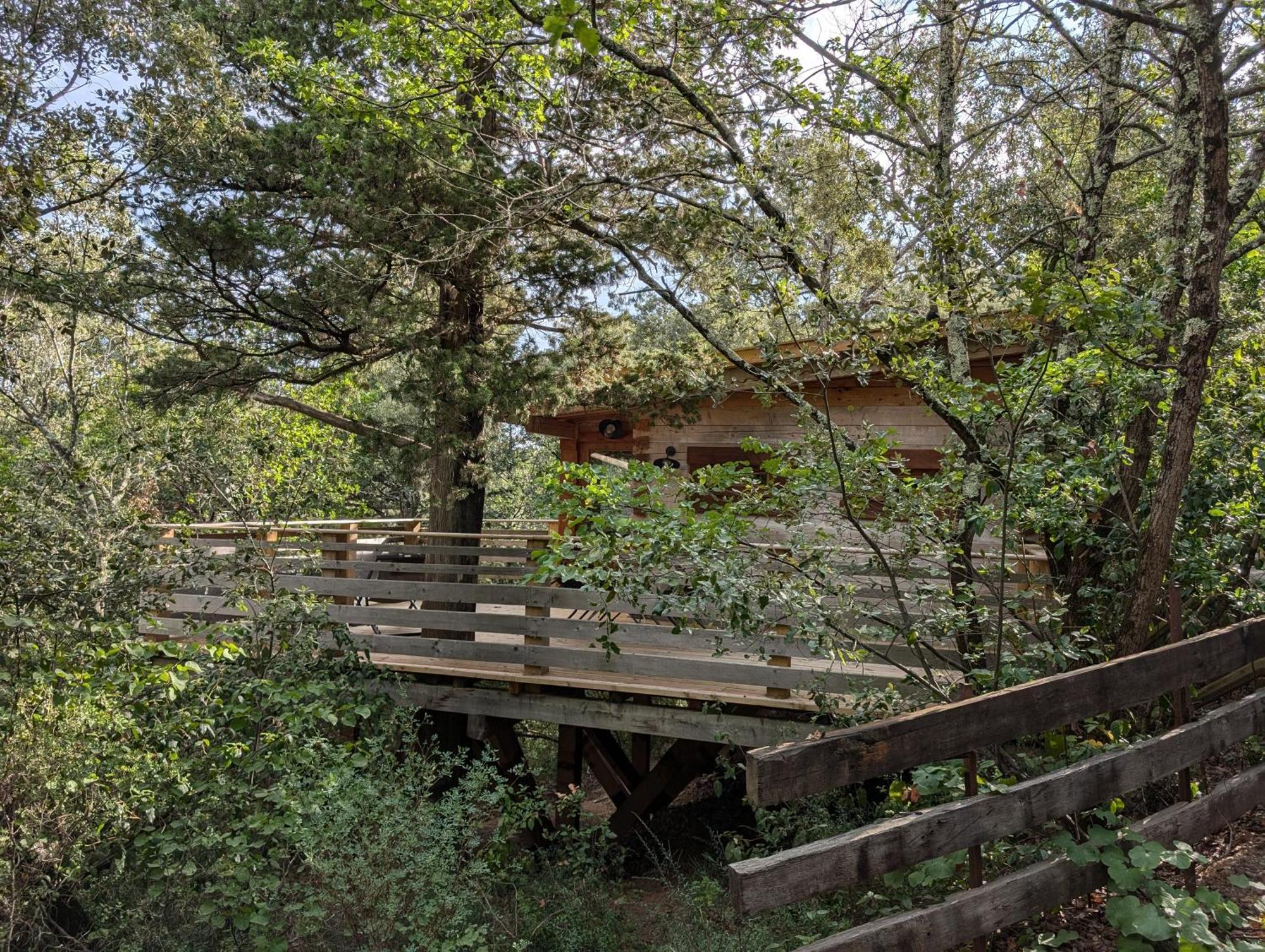 Les Cabanes Dans Les Bois Logis Hotel Villedubert Bagian luar foto