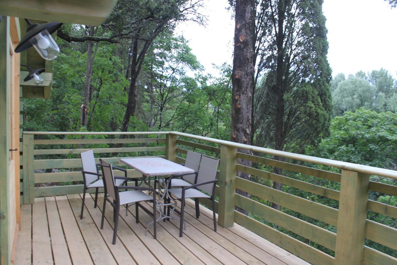 Les Cabanes Dans Les Bois Logis Hotel Villedubert Bagian luar foto