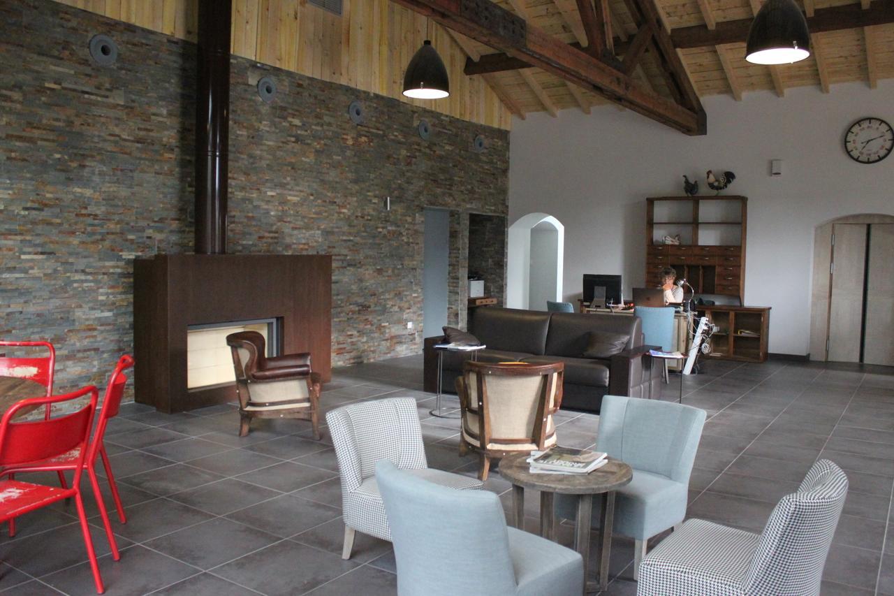 Les Cabanes Dans Les Bois Logis Hotel Villedubert Bagian luar foto